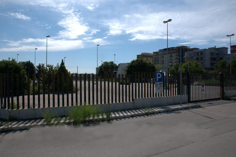 cancello parcheggio