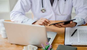 Visite mediche te le devi pagare da solo -Inchiostroverde.it (Fonte foto Canva)