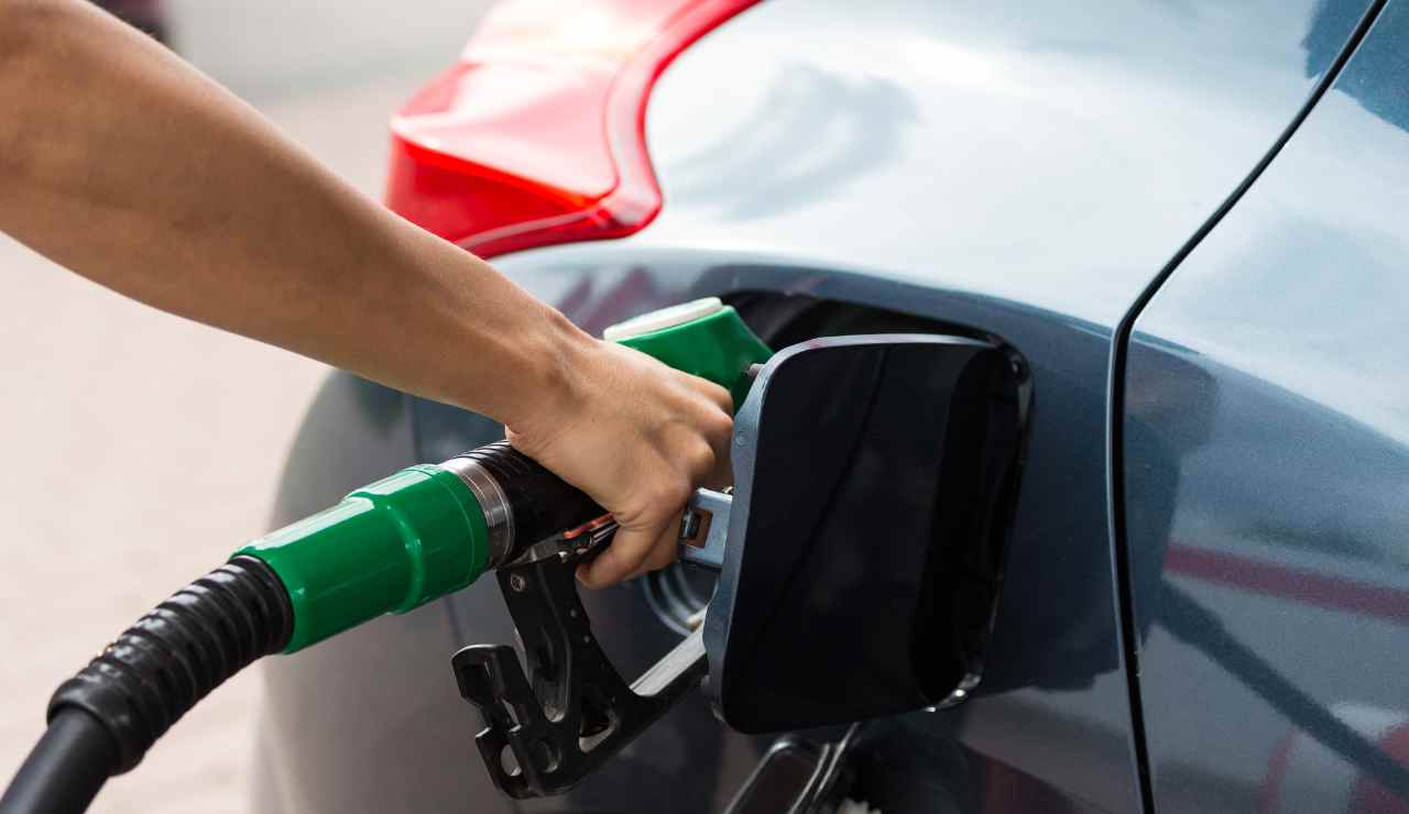 Nuovi sconti benzina - Inchiostroverde.it (Fonte foto Canva)