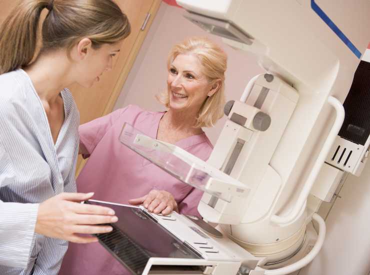 Sanità donna grossi tagli - Inchiostroverde.it (Fonte foto Canva)