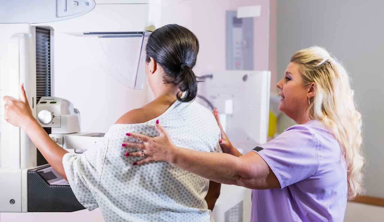 Sanità donna grossi tagli - Inchiostroverde.it (Fonte foto Canva)