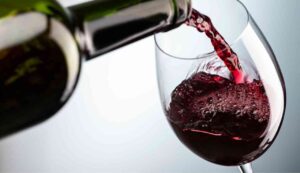 Vino vietato nei ristoranti - Inchiostroverde.it (Fonte Foto Canva)