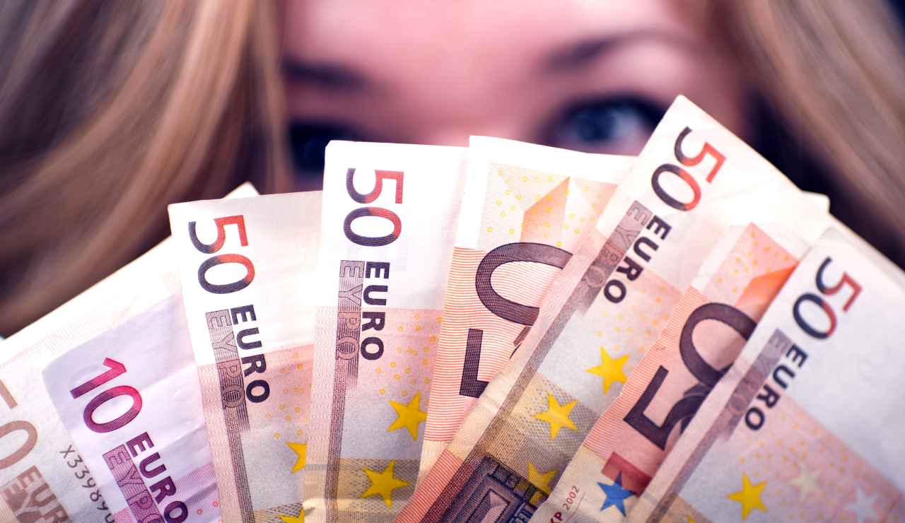 200 euro in arrivo dal Governo Meloni - Inchiostroverde.it (Fonte Foto Canva)