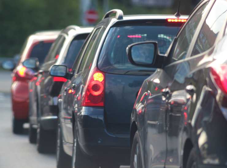 Basta parcheggi tangenziali e semafori - Inchiostroverde.it (Fonte foto Canva)