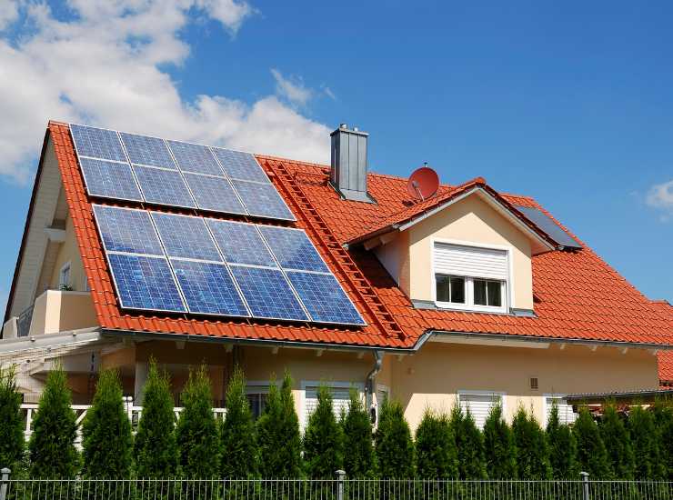 Bonus fotovoltaico nuovo - Inchiostroverde.it (Fonte Foto Canva)