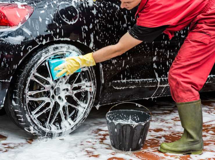 Lavare auto trucco di Sinner - Inchiostroverde.it (Fonte foto Canva)