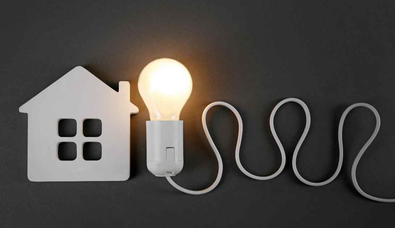 Luce gratis in casa - Inchiostroverde.it (Fonte foto Canva)