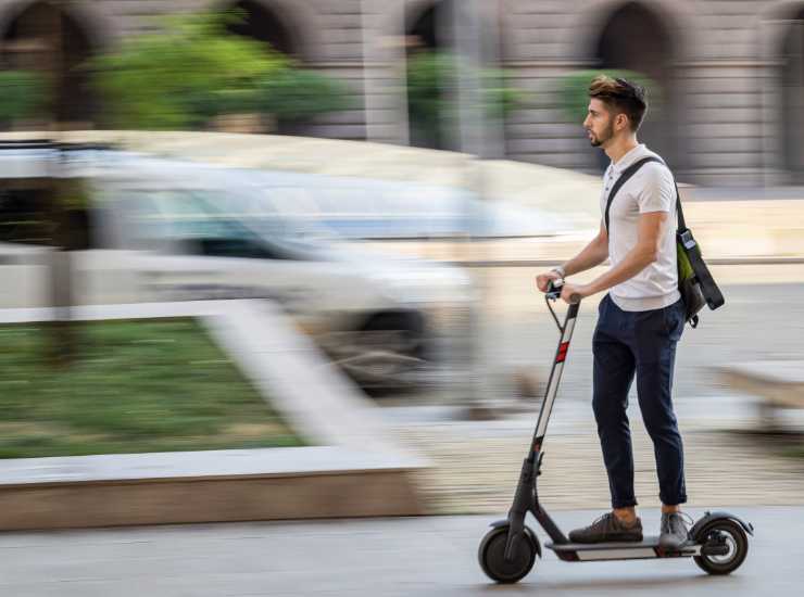 Novità assicurazioni monopattino - Inchiostroverde.it (Fonte Foto Canva)