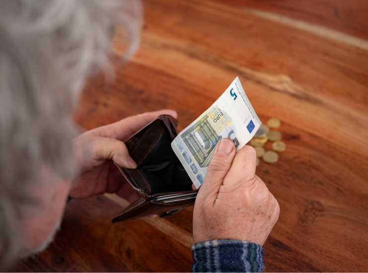 Pensioni bloccate perdi 1500 euro - Inchiostroverde.it (Fonte foto Canva)