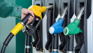 Prezzi della benzina alle stelle - Inchiostroverde.it (Fonte foto Canva)