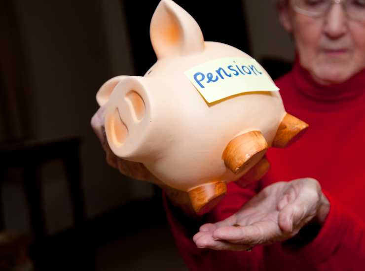Taglio alle pensioni per le donne - Inchiostroverde.it (Fonte foto Canva)