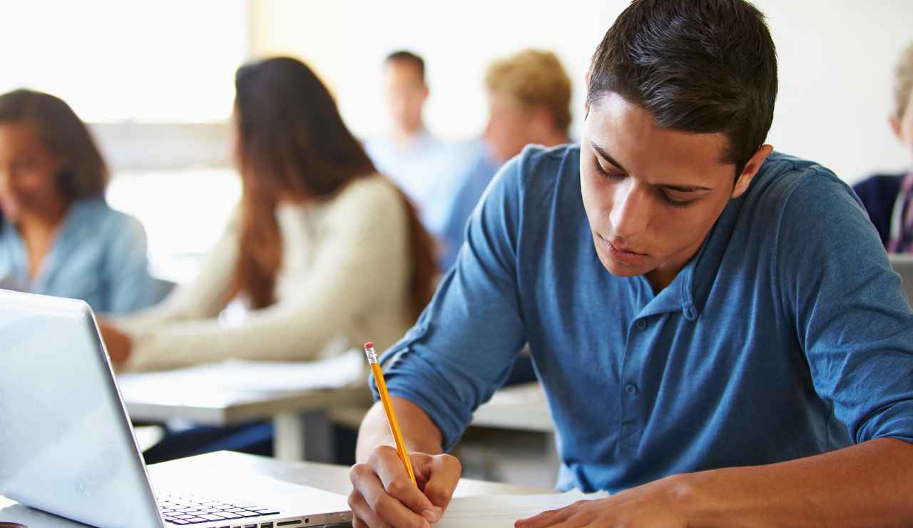 Allarme scuola rientro studenti - Inchiostroverde.it (Fonte foto Canva)