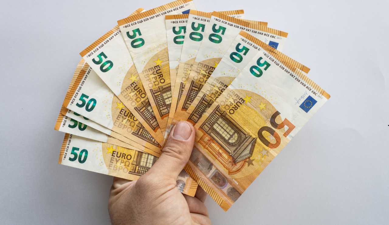 Aumento degli stipendi - fonte_Canva - inchiostroverde.it