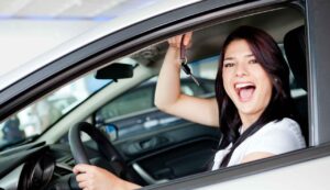 Auto gratis se accompagni un familiare - Inchiostroverde.it (Fonte foto Canva)