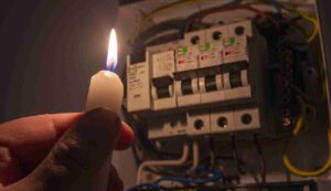 Blackout improvviso scatta l'emergenza - Inchiostroverde.it (Fonte foto Canva)