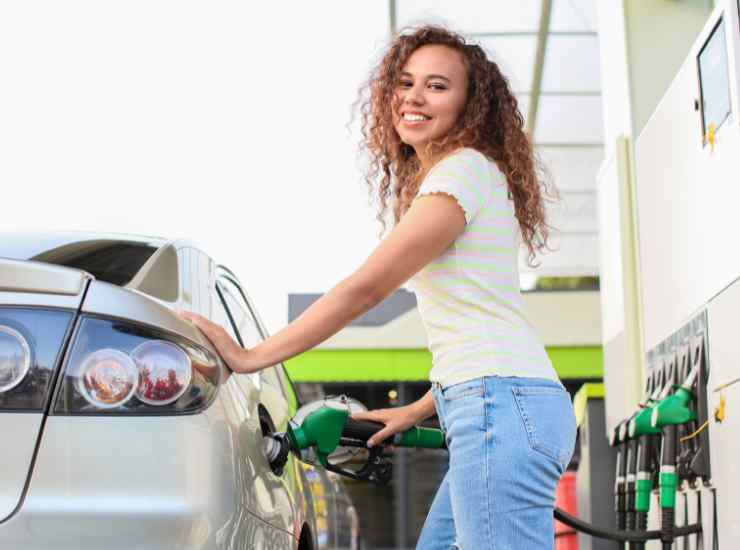 Bonus benzina 2025 come richiederlo - Inchiostroverde.it (Fonte foto Canva)