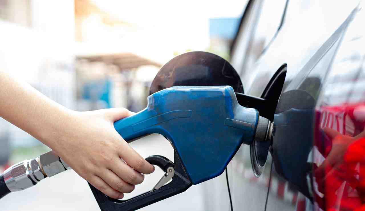 Bonus benzina 2025 come richiederlo - Inchiostroverde.it (Fonte foto Canva)