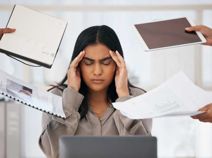 Lavoratore shock ferie scadenza - Inchiostroverde.it (Fonte Foto Canva)