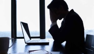 Lavoratore shock ferie scadenza - Inchiostroverde.it (Fonte Foto Canva)