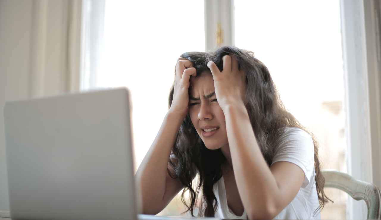 Lavoro persa per l'intelligenza artificiale - Inchiostroverde.it (Fonte foto Canva)