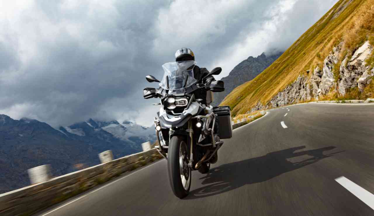 Multa moto telepass ecco cosa ti manca - Inchiostroverde.it (Fonte foto Canva)