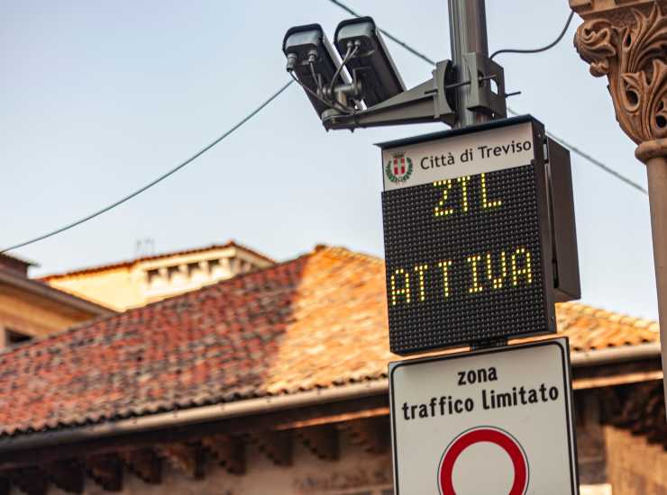 Multa whatsapp zlt - Inchiostroverde.it (Fonte foto Canva)