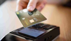 Pagamenti in vacanza con il pos - Inchiostroverde.it (Fonte foto Canva)