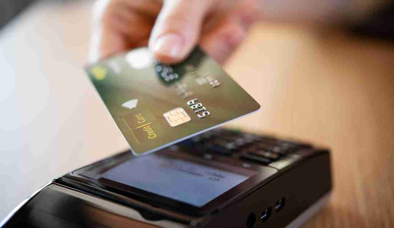 Pagamenti in vacanza con il pos - Inchiostroverde.it (Fonte foto Canva)