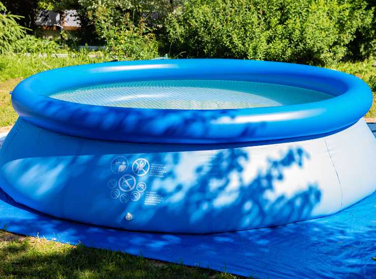 Piscina in casa scattano le multe - Inchiostroverde.it (Fonte foto Canva)