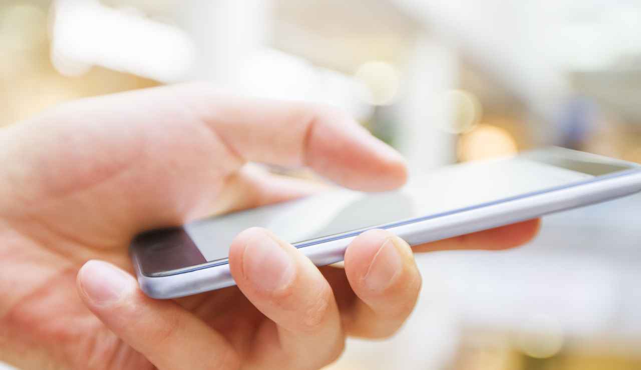 Smartphone rimborso totale del telefono - Inchiostroverde.it (Fonte foto Canva)