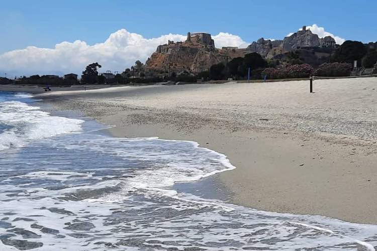 Spiaggia di Roccella Jonica - fonte_Facebook - inchiostroverde.it