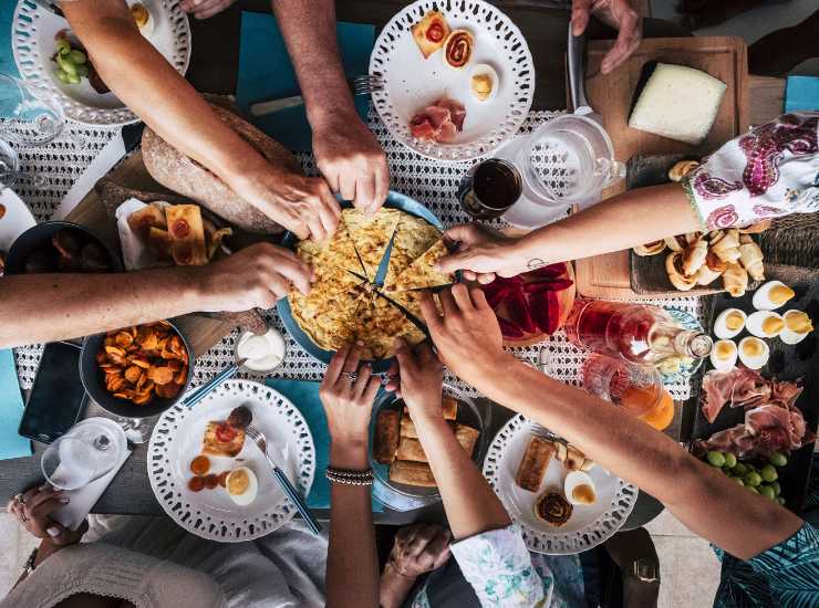 Vacanze a soli 300 euro ecco il trucco - Inchiostroverde.it (Fonte foto Canva)
