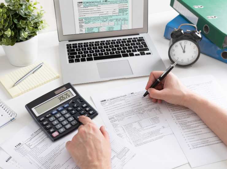 Addio TFR lo devi dare al datore di lavoro - Inchiostroverde.it (Fonte foto Canva)