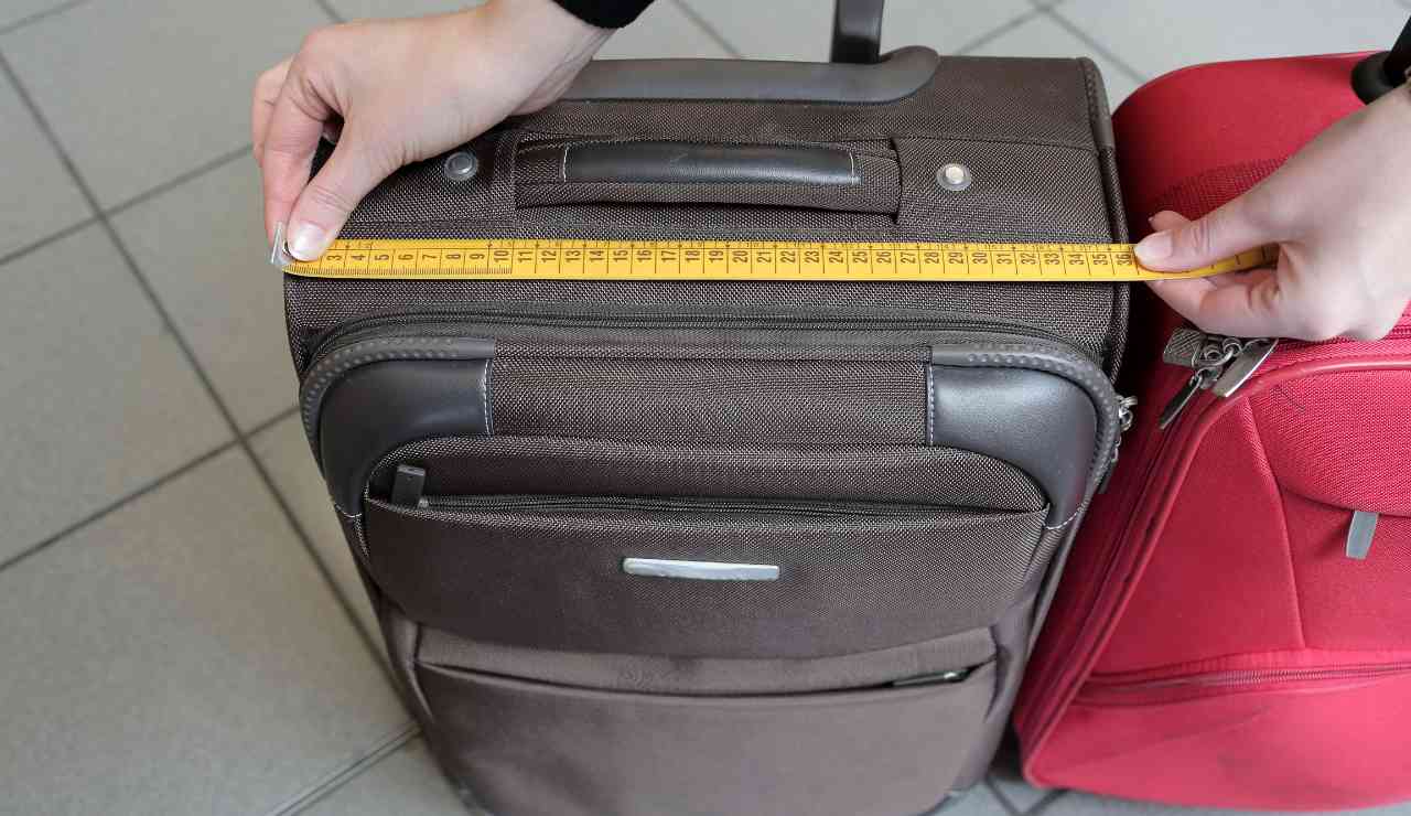 Baglio a mano in aeroporto come evitare che venga manato in stiva - Inchiostroverde.it (Fonte foto Canva)