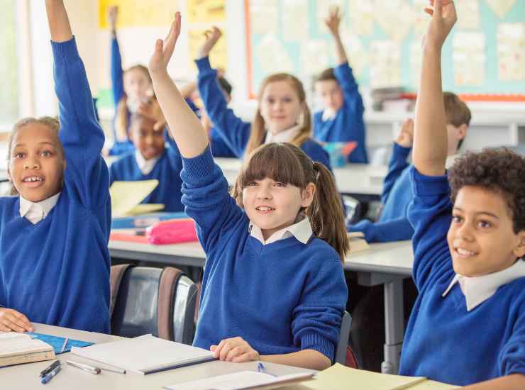 Bambini fuori dalla scuola senza vaccini - Inchiostroverde.it (Fonte foto Canva)