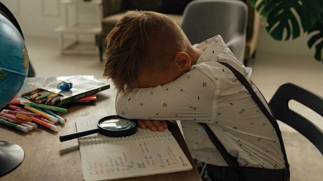 Bambino 'illegale' (pexels.com) - inchiostroverde.it