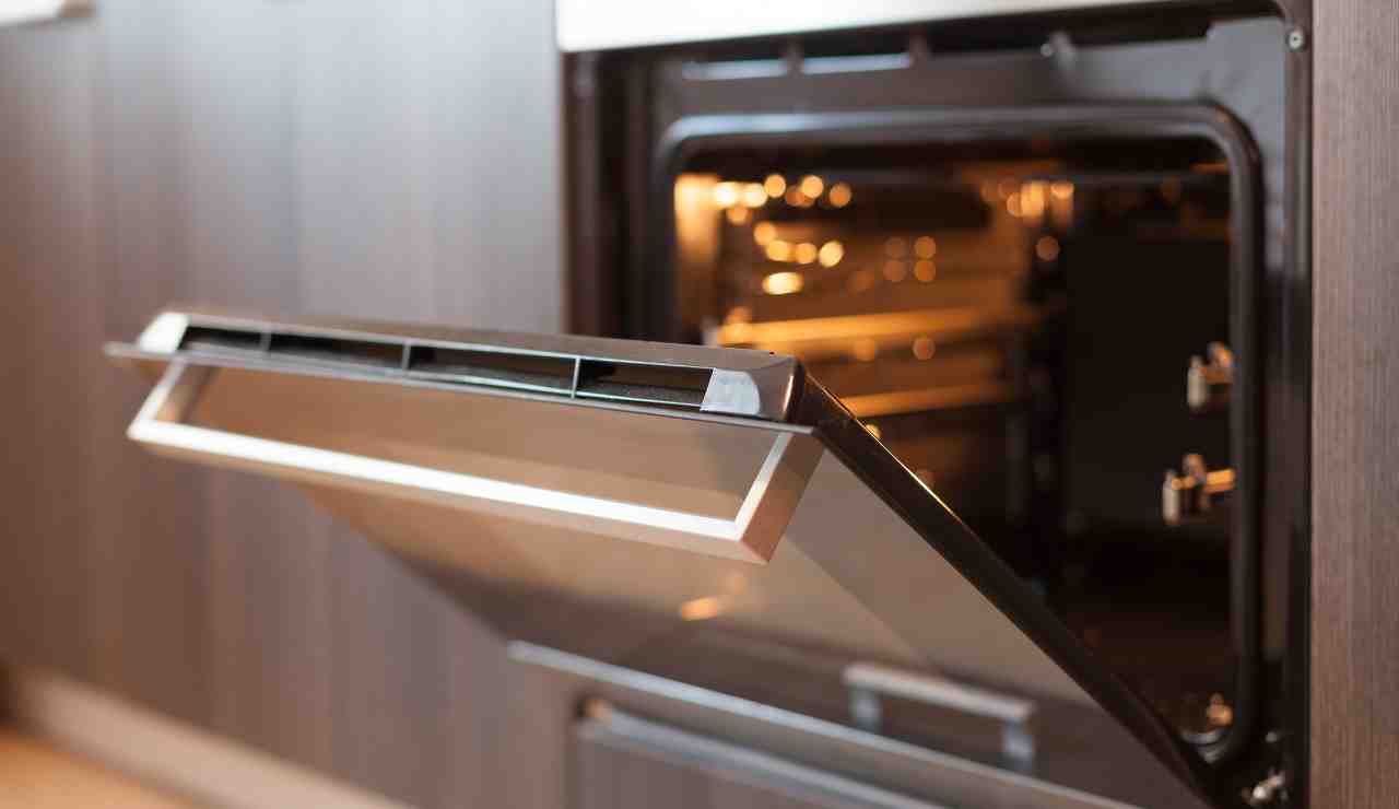 Cassetto sotto il forno a cosa serve - Inchiostroverde.it (Fonte foto Canva)