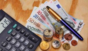Ecco come guadagnare 50mila euro l'anno - Inchiostroverde.it (Fonte foto Canva)