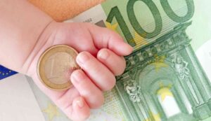 Famiglie 3600 euro per figli minorenni - Inchiostroverde.it (Fonte foto Canva)