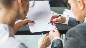 Firma contratto - fonte_freepik - inchiostroverde.it