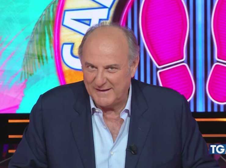 Gerry Scotti preso a sberle - Inchiostroverde.it (Fonte foto Mediaset Infinity)