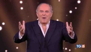 Gerry Scotti preso a sberle - Inchiostroverde.it (Fonte foto Mediaset Infinity)