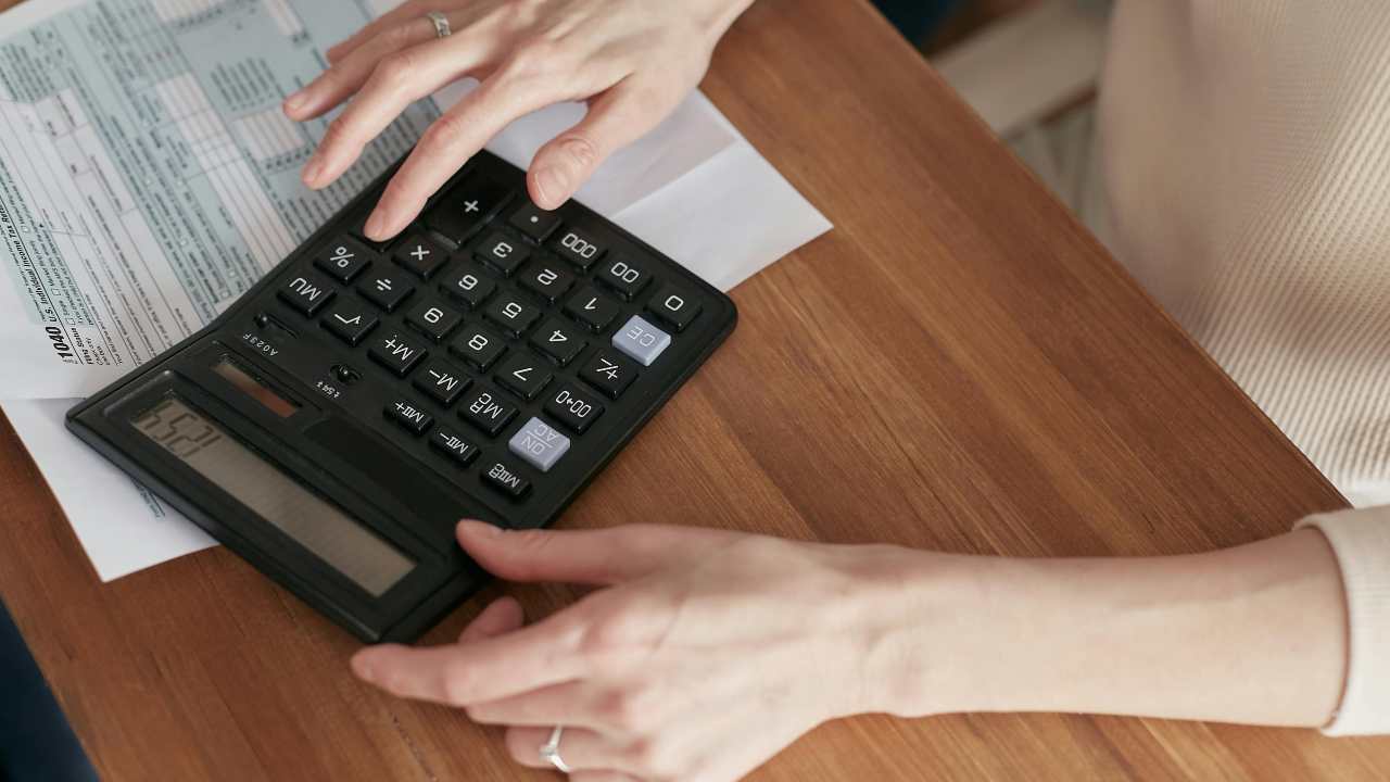 Imu e Tari (pexels.com) - inchiostroverde.it