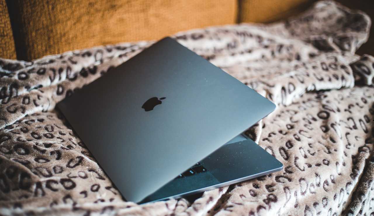 MacBook - fonte_Canva - inchiostroverde.it