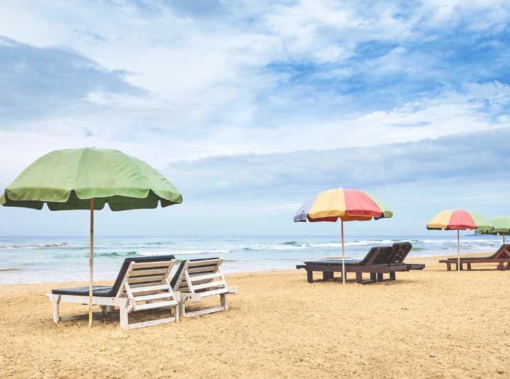Manette in spiaggia - Inchiostroverde.it (Fonte foto Canva)
