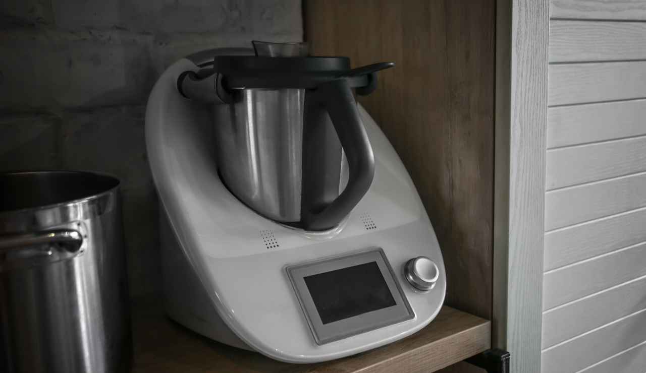 Nuovo bimby su Amazon da 350 euro - Inchiostroverde.it (Fonte foto Canva)