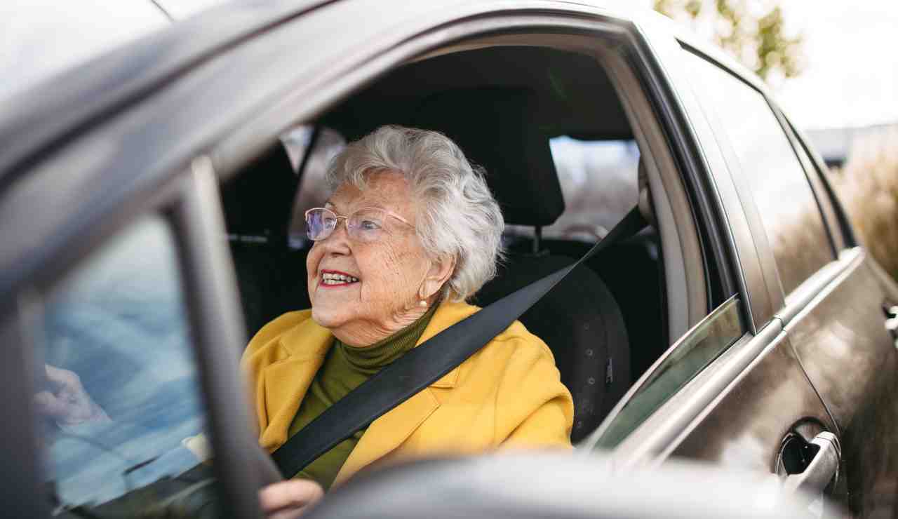 Patente ritirata per gli over 75 - Inchiostroverde.it (Fonte foto Canva)