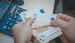 Pensioni Inps l'ok del Governo per l'aumento da 1000 euro - Inchiostroverde.it (Fonte foto Canva)