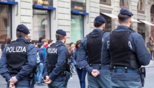 Polizia italiana abolita e carceri chiusi ufficialmente - Inchiostroverde.it (Fonte doto Canva)