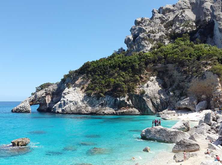 Sardegna low cost vacanza con 200 euro - Inchiostroverde.it (Fonte foto e canva)